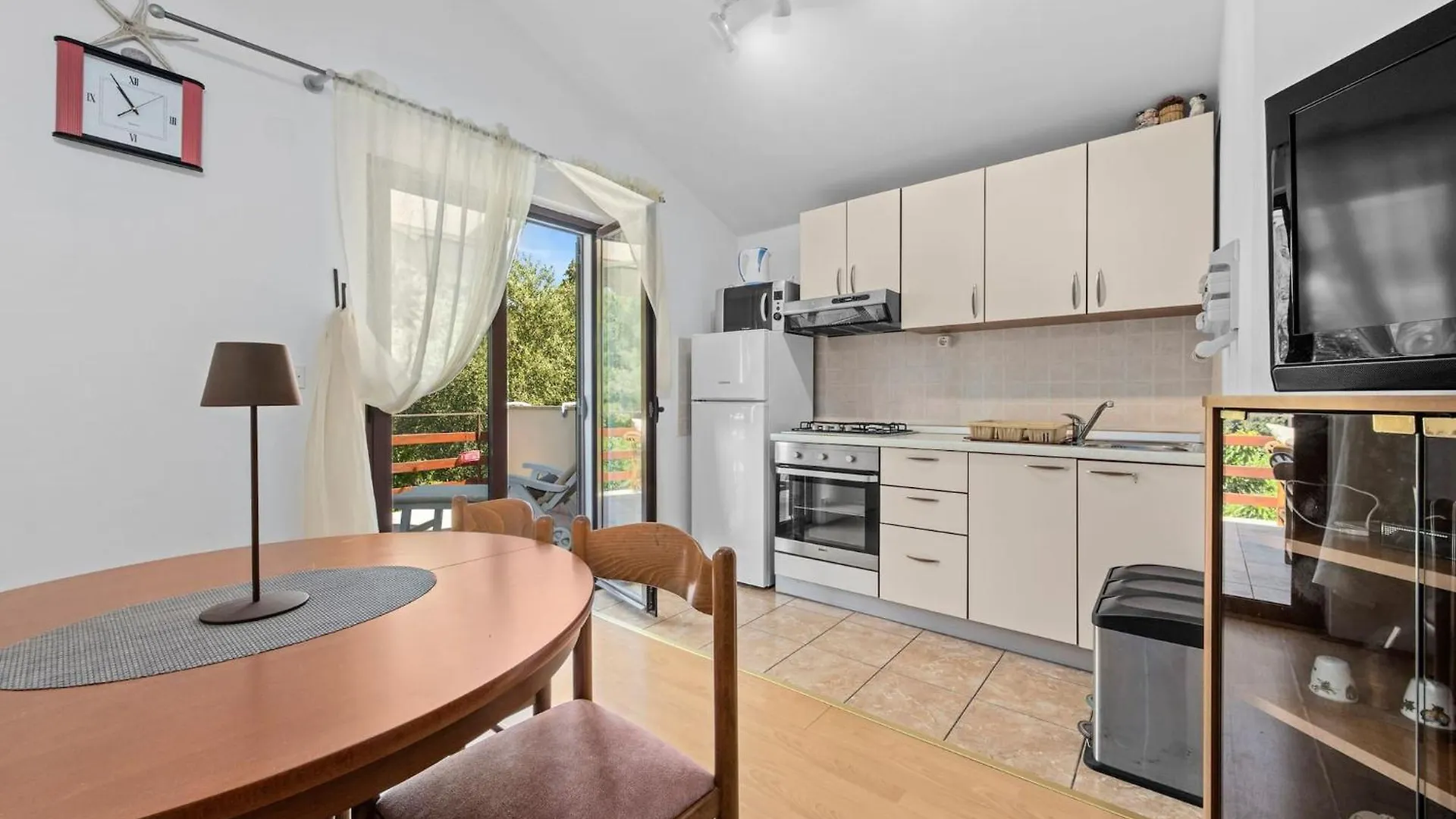 Anamar Apartments & Rooms Supetarska Draga Guest house